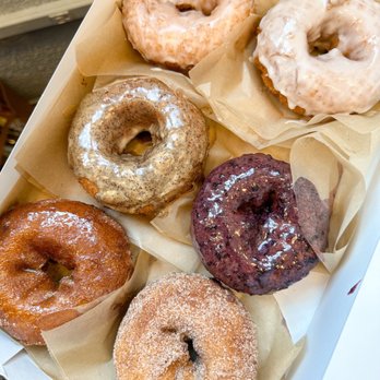 Dough Joe’s - Half Dozen Assorted Doughnuts - Donuts Near Me - Winston-Salem, North Carolina