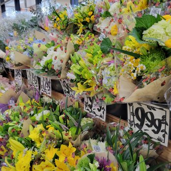 Trader Joe's - Always have beautiful & inexpensive fresh flowers - Grocery Near Me - Portland, Oregon Trader Joe's - Always have beautiful & inexpensive fresh flowers - Grocery Near Me - Portland, Oregon