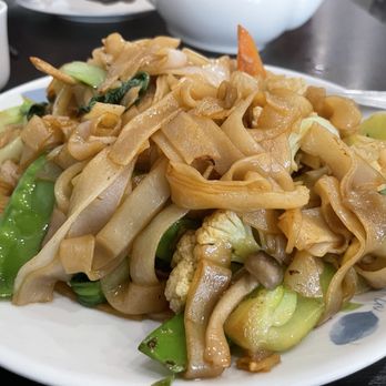 Tasty China - Vegetable chow fun w/soy sauce(dry) - Chinese Near Me - Torrance, California Tasty China - Vegetable chow fun w/soy sauce(dry) - Chinese Near Me - Torrance, California