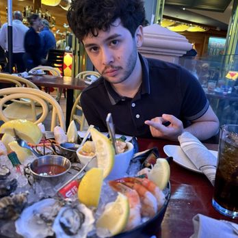 Schooners Monterey - bring out the whole ocean - Seafood Near Me - Monterey, California Schooners Monterey - bring out the whole ocean - Seafood Near Me - Monterey, California