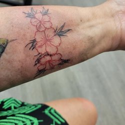 Tattoo Valor - Cleaning up my arms for the results