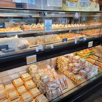 Cream Pan - Display - Bakeries Near Me - Tustin, California Cream Pan - Display - Bakeries Near Me - Tustin, California