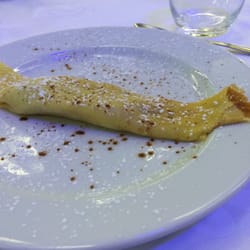 A Tendinha - En dessert crêpe maison avec des pommes cuites à l'intérieur (accompagnée normalement de glace mais je n'en voulais pas )