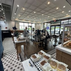 Paris Baguette - Seating