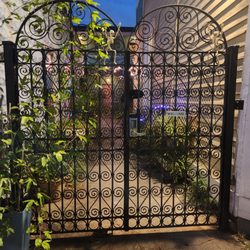Creole Gardens - Secure entry gate for guests