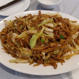 Stir fry noodles with cabbage and beef