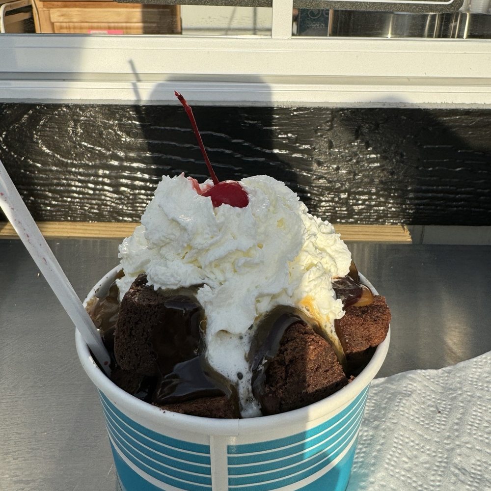 Snooks Shaved Ice & Soft Serve - SMALL Brownie Sunday - Ice Cream & Frozen Yogurt Near Me - Martinsburg, West Virginia