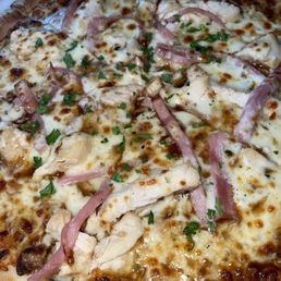 Maui Wowie pizza with no pineapple!! Maui Wowie pizza with no pineapple!!