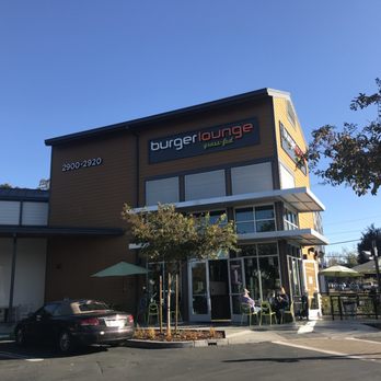 Burger Lounge - Exterior of Burger Lounge in the Orchard Shopping Center in Walnut Creek. - Burgers Near Me - Walnut Creek, California