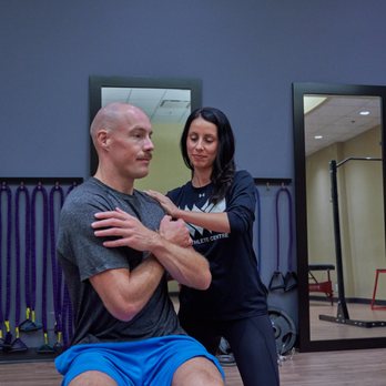 The Athlete Centre - Athletic Therapist Julia assessing thoracic spine mobility - Physical Therapy Near Me - Victoria, British Columbia The Athlete Centre - Athletic Therapist Julia assessing thoracic spine mobility - Physical Therapy Near Me - Victoria, British Columbia