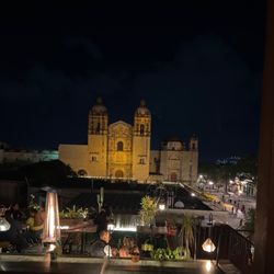 Los Amantes - Roof top views of Santo Domingo church! Beautiful views of the city!