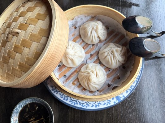 FEAST - Artisan Dumpling, Poke and Tea House 家宴 by null
