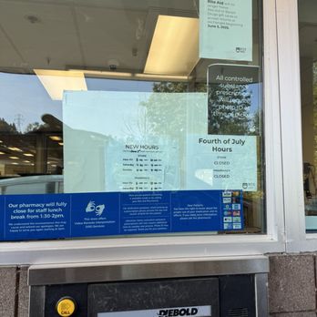 Rite Aid - You can clearly see no one is there. 9am open time posted on the window. - Drugstores Near Me - Kirkland, Washington Rite Aid - You can clearly see no one is there. 9am open time posted on the window. - Drugstores Near Me - Kirkland, Washington
