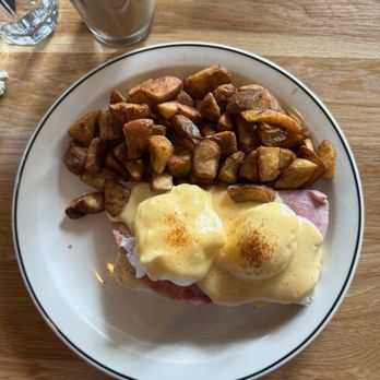 Beachwood Cafe Hollywood - Classic Benedict - New American Near Me - Los Angeles, California Beachwood Cafe Hollywood - Classic Benedict - New American Near Me - Los Angeles, California