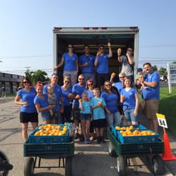 Bogg Ministries - Passing out oranges in the Americana parade on the 4th of July.