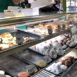 Kurt Schulz Delicatessen and Pastry Shoppe - Paczki Day pastries!