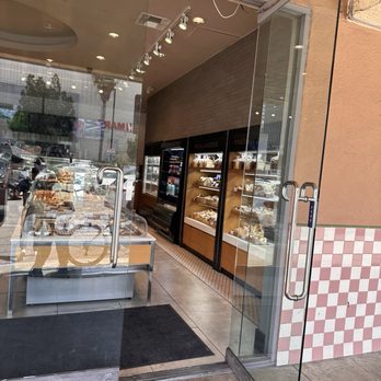 Paris Baguette - Coffee & Tea Near Me - Los Angeles, California Paris Baguette - Coffee & Tea Near Me - Los Angeles, California