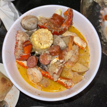 The Oyster Bar - House boil - Bars Near Me - Stateline, Nevada
