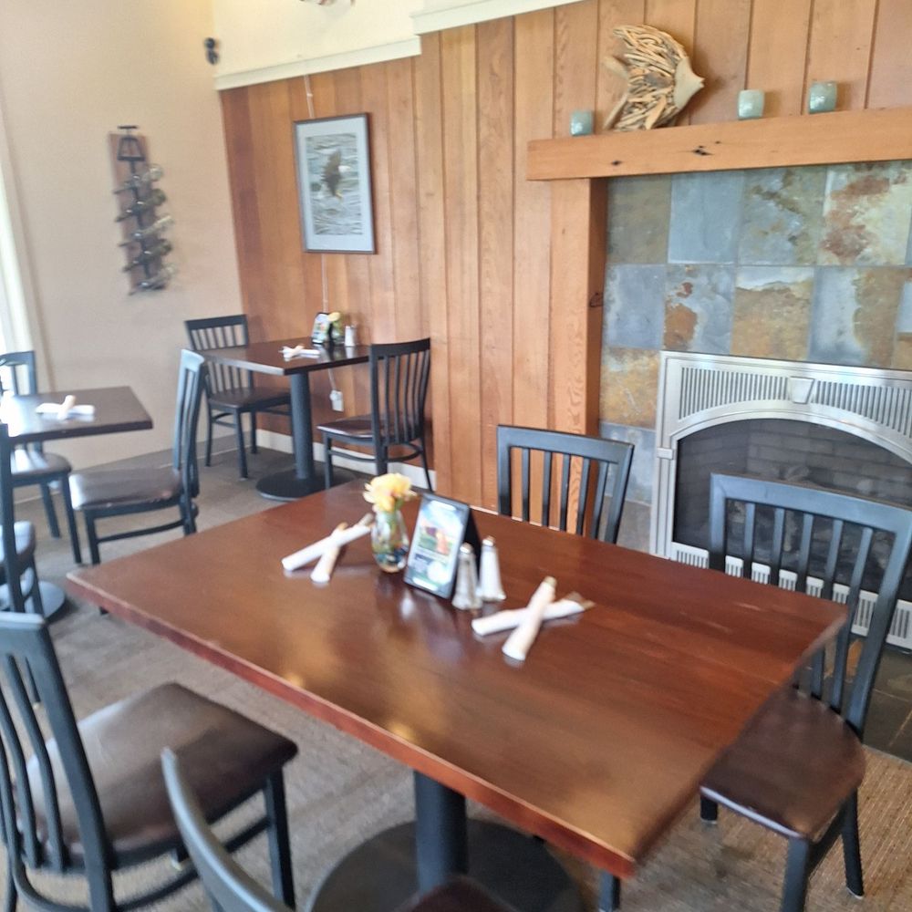 The Cove Restaurant - Inside seating area - New American Near Me - Long Beach, Washington The Cove Restaurant - Inside seating area - New American Near Me - Long Beach, Washington