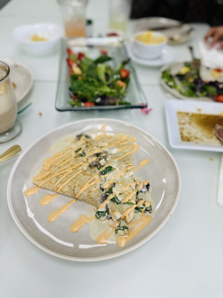 Secret Garden Bistro & Boutique Logo