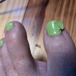 Regal Nails, Salon & Spa - My gel pedicure, about five hours after it was applied.