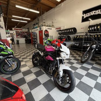 Lee's Cycle Service - New Tires & Chain - Motorcycle Repair Near Me - San Diego, California Lee's Cycle Service - New Tires & Chain - Motorcycle Repair Near Me - San Diego, California