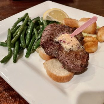 Frank's Steak House - Petite Filet Mignon with scallops and green beans - Steakhouses Near Me - Cambridge, Massachusetts