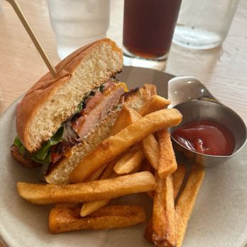Glenstone Cafe - Chicken Sandwich  French Fries  (Split by 2) - Cafes Near Me - Potomac, Maryland