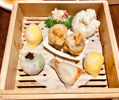 Yu Seafood Yorkdale by null