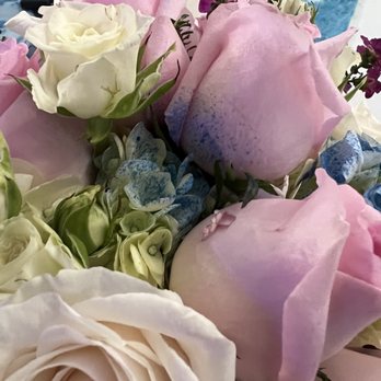 Bears & Roses - Florists Near Me - Hawaiian Gardens, California Bears & Roses - Florists Near Me - Hawaiian Gardens, California