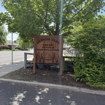 Crooked River Taphouse - Secret library parking spot - Food Trucks Near Me - Prineville, Oregon