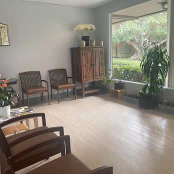 Kirchner Chiropractic - Monarch Bay - Relaxing waiting area. - Chiropractors Near Me - Dana Point, California Kirchner Chiropractic - Monarch Bay - Relaxing waiting area. - Chiropractors Near Me - Dana Point, California