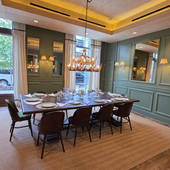 Le Bilboquet - Well-appointed room - French Near Me - Denver, Colorado