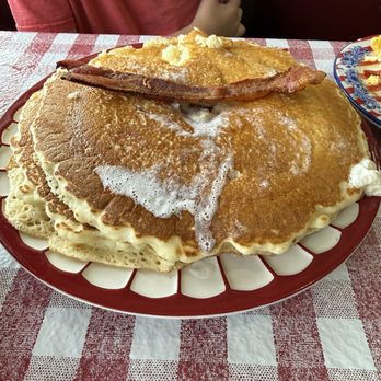Red Hill Coffee Shop - Huge pancakes - Breakfast & Brunch Near Me - Rancho Cucamonga, California