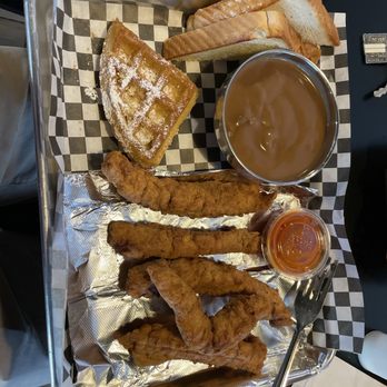 Birdies Wings and Bar - Steak fingers with brown gravy - Chicken Wings Near Me - Corpus Christi, Texas