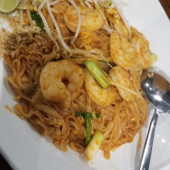 SriThai  Thai Kitchen & Sushi Bar - Duluth - Shrimp pad thai - Japanese Near Me - Duluth, Georgia