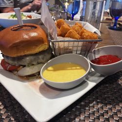 Brookstone Golf & Country Club - Brookstone burger