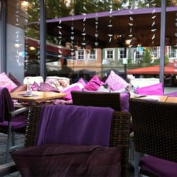 Café Le Père - Gemütliche Location auch zum Draußen sitzen.
