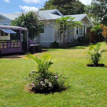 Aloha Mix Cafe - Storefront - Food Trucks Near Me - Naalehu, Hawaii Aloha Mix Cafe - Storefront - Food Trucks Near Me - Naalehu, Hawaii