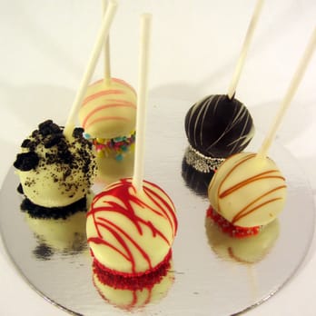 Les Glaceurs - L'atelier - a variety of desserts - Bakeries Near Me - Montreal, Quebec Les Glaceurs - L'atelier - a variety of desserts - Bakeries Near Me - Montreal, Quebec