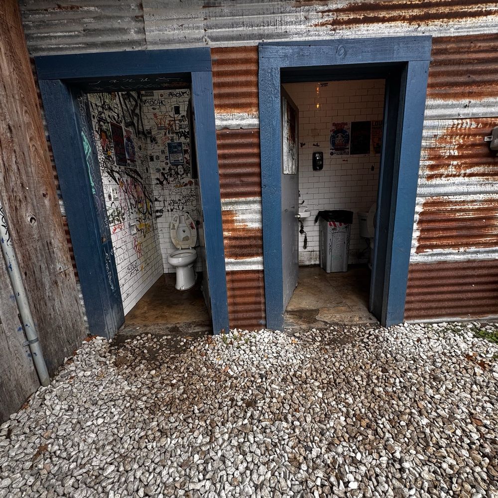 Moon Tower - Dive Bars Near Me - Houston, Texas Moon Tower - Dive Bars Near Me - Houston, Texas