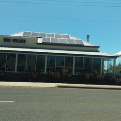 Wee Willie's Tavern - Outside