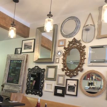Fish and Sips - Nice decoration - Fish & Chips Near Me - Collingwood, Ontario