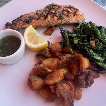 Spina - Salmon with rapini and fried potatoes - Italian Near Me - Los Angeles, California Spina - Salmon with rapini and fried potatoes - Italian Near Me - Los Angeles, California