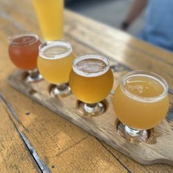 Lone Wolfe Brewing - Beer flight! Blueberry Sour, jalopeno lime pale ale, Waimea west coast IPA and DIPPAH double IPA. Pint of classic - Lone Wolfe IPA