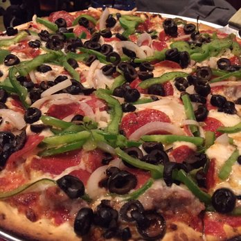 Hitz Pub and Eatery - Thin crust supreme pizza - Pizza Near Me - Mundelein, Illinois