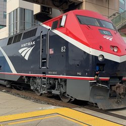 Amtrak - Emeryville - Beautiful train engine at Emeryville Station