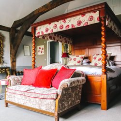 The Dog at Wingham - 8 individual, luxury appointed rooms...