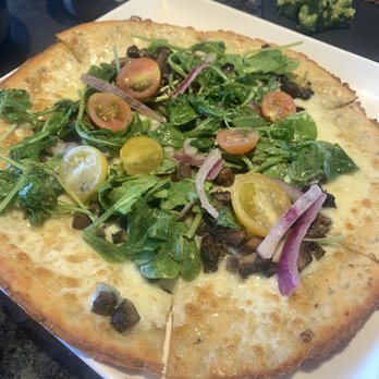 Topgolf - Farmhouse Flatbread pizza - New American Near Me - Oxon Hill, Maryland