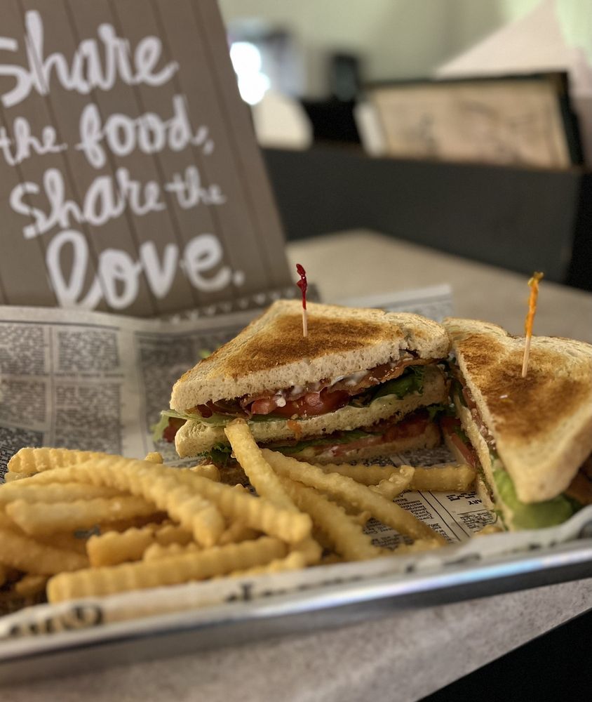 WHISTLE STOP CAFE AND BAR Updated August 2024 17 Photos 141 S